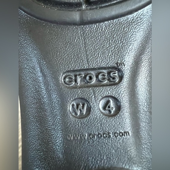 Crocs Laura ballerina flats with cut outs. Size 4. - Picture 7 of 9